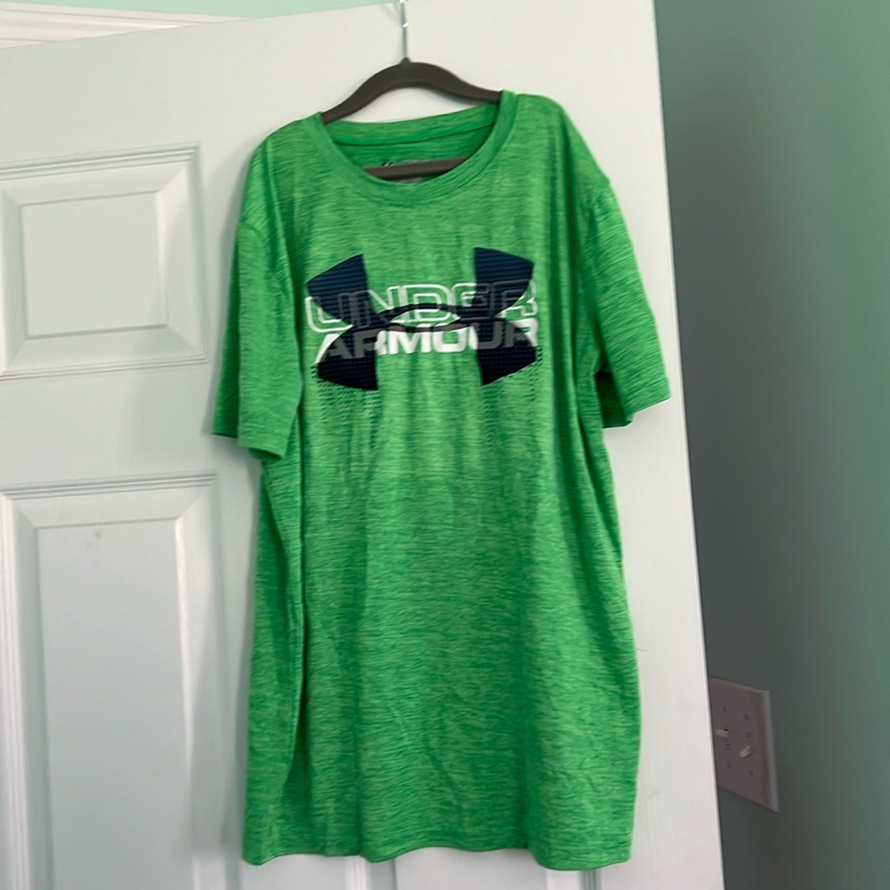 Boys YXL Under Armour heat gear. Like new.